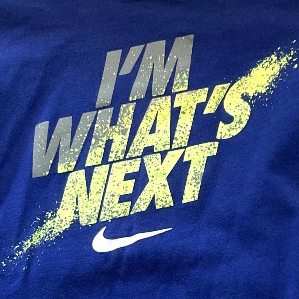 NIKE TEE SHIRT “I’M WHAT’S NEXT” ATHELTIC CUT 3T